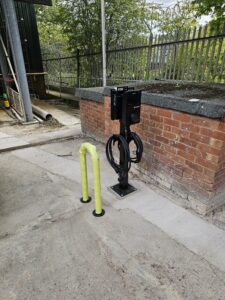 Sevadis Maxicharger installed on a black post with yellow crash barrier