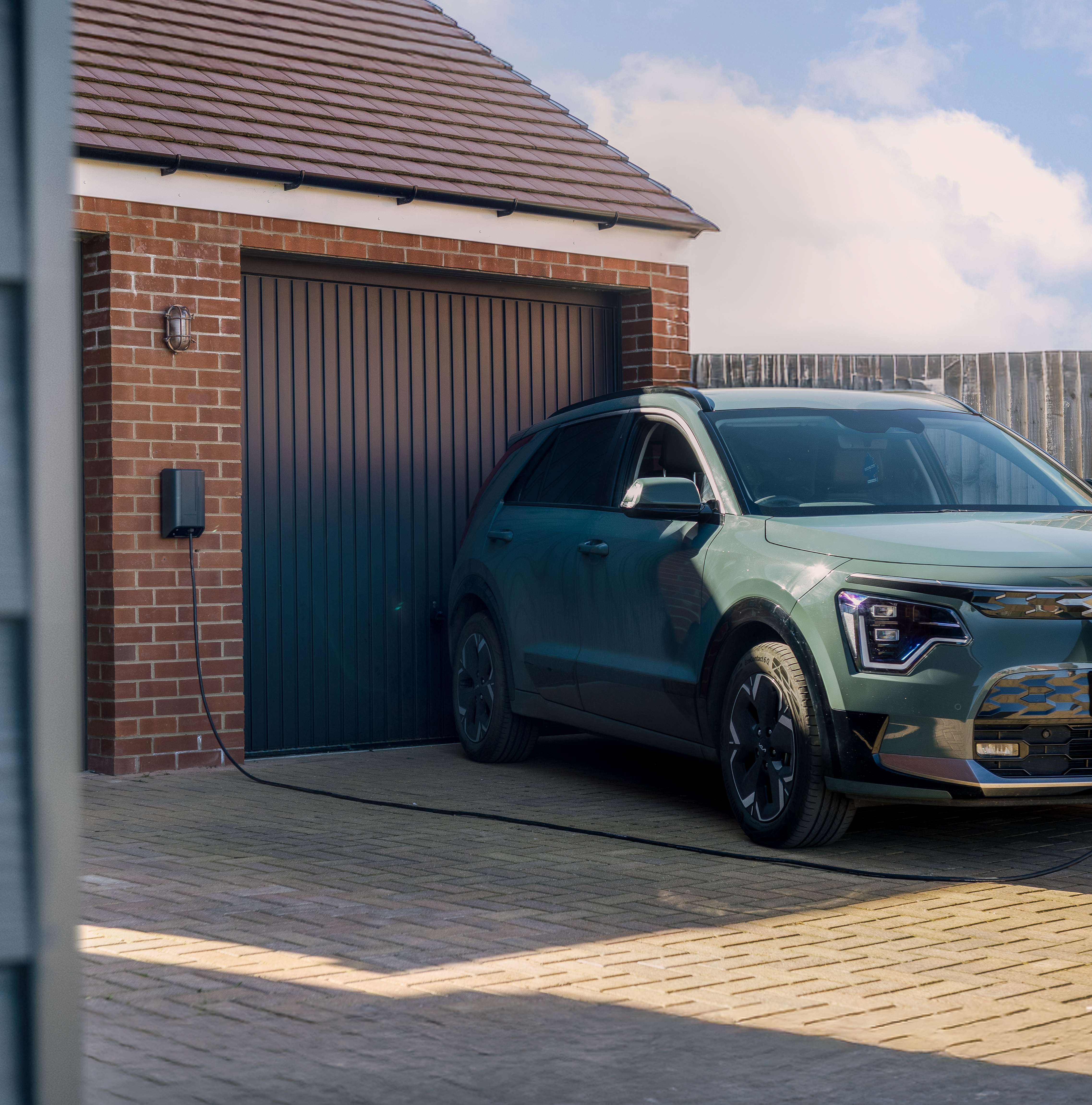 Kia_on_charge_with_andersen_quartz